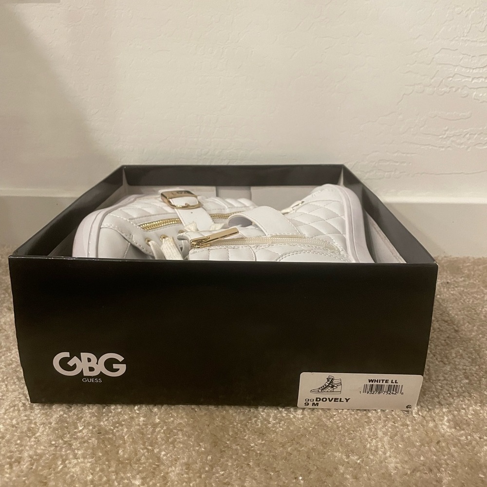 Sneaker - Picture 7 of 8